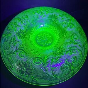 Antique 1920s Indiana Glass “Sandwich” Uranium Depression Glass Bowl 11"